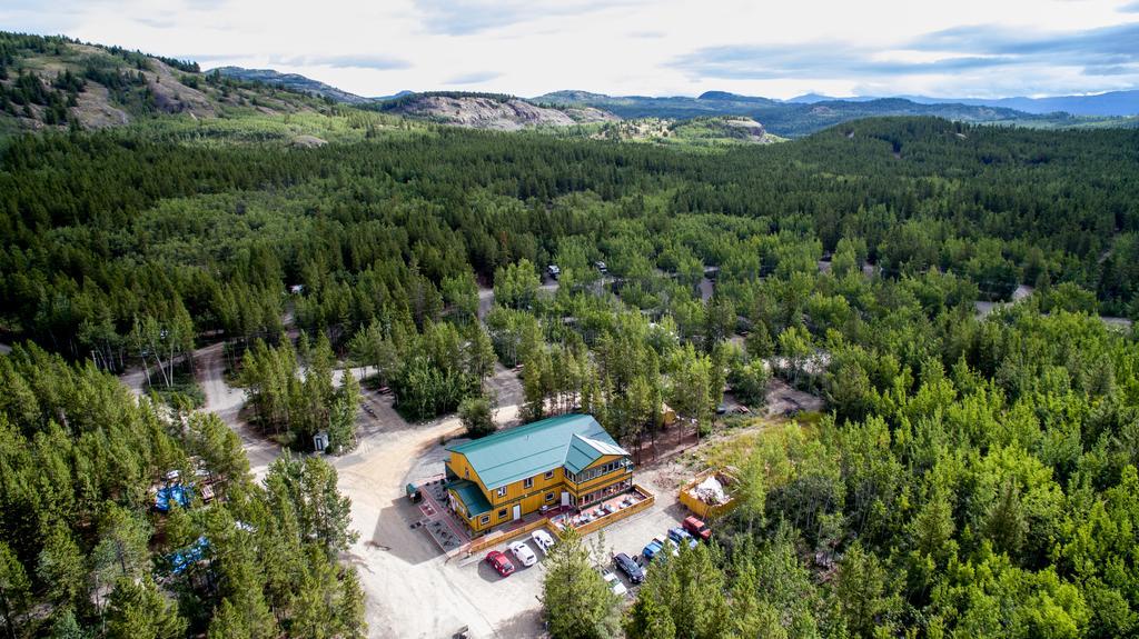 Hot Springs Campground & Hostel Upper Laberge ภายนอก รูปภาพ
