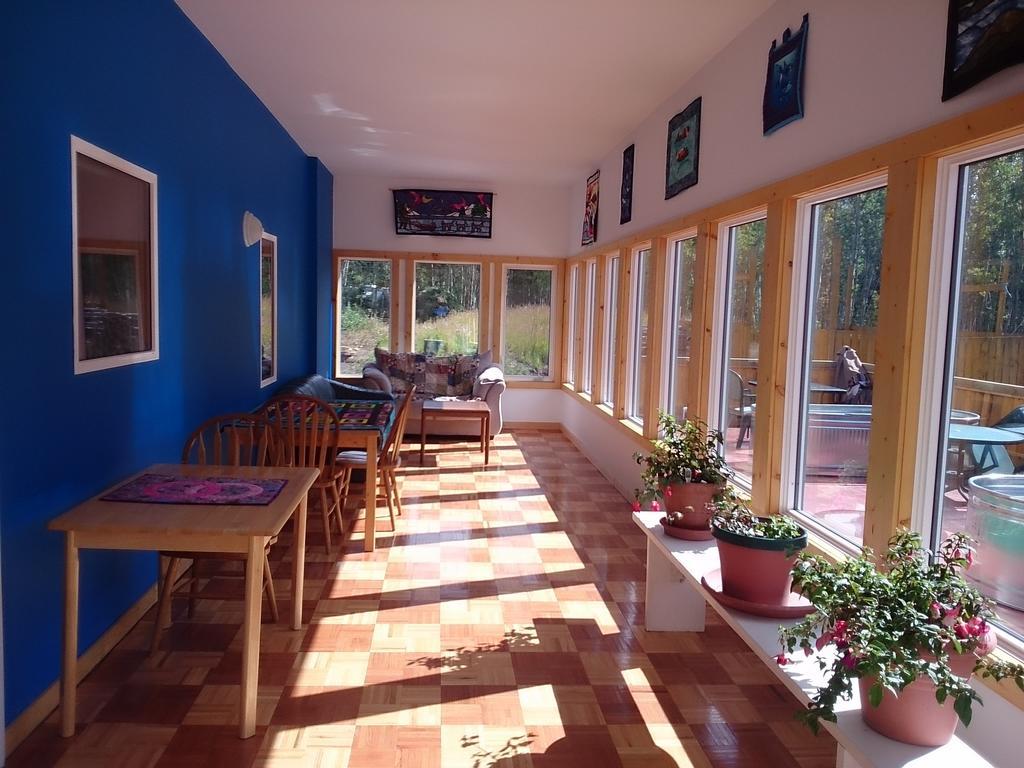 Hot Springs Campground & Hostel Upper Laberge ภายนอก รูปภาพ