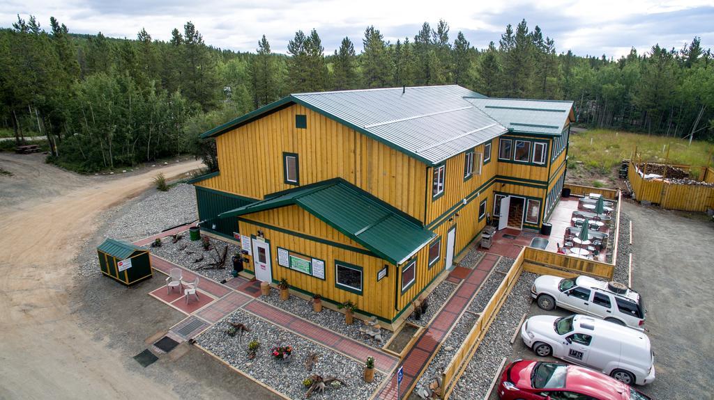 Hot Springs Campground & Hostel Upper Laberge ภายนอก รูปภาพ